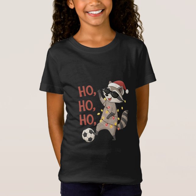 Camiseta Raccoon with lights and Christmas hat playing socc (Anverso)