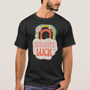 Camiseta Radiar la suerte nubes de arcoiris hippies felicid
