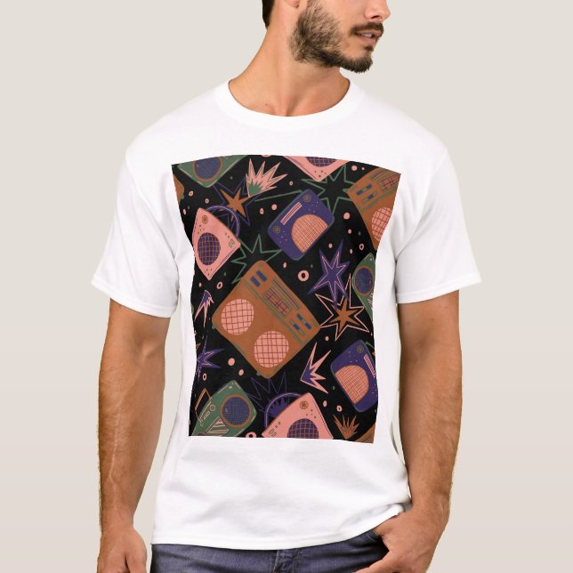 Camiseta Radios retro, patrón de grabadores de cinta. (Anverso)