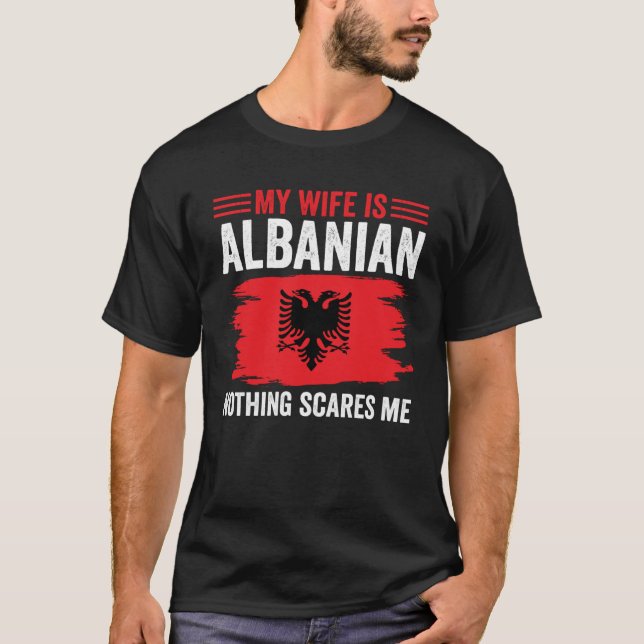Camiseta Raíces albanesas Mi esposa es albanesa, nada asust (Anverso)