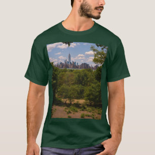 Camiseta Raíces de Skyline: NYC desde el suelo hacia arriba