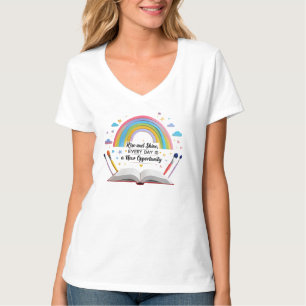 Camiseta Rainbow V-Neck – Pinta Tu Día con Positividad