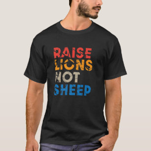 Camiseta Raise Lions Not Sheep Distressed Patriot Party