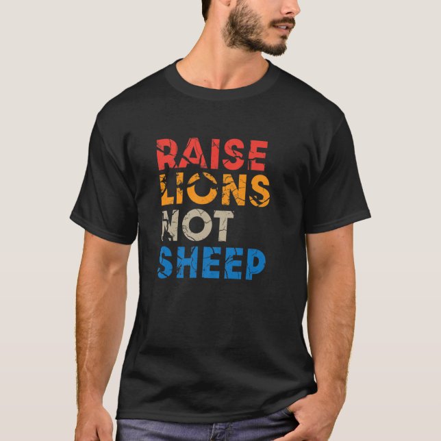 Camiseta Raise Lions Not Sheep Distressed Patriot Party (Anverso)
