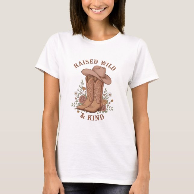 Camiseta Raised Wild & Kind Cowgirl Boots Hat Slogan  (Anverso)