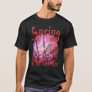 Camiseta Ramas Oscuras, Ropa Roja Y Cielo Feroz