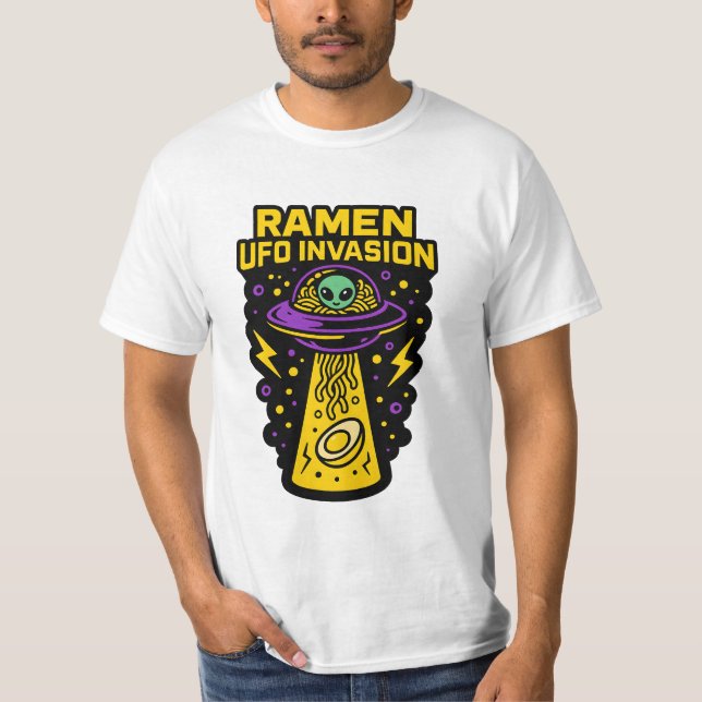 Camiseta Ramen UFO Invasion – Slurp from the Sky (Anverso)