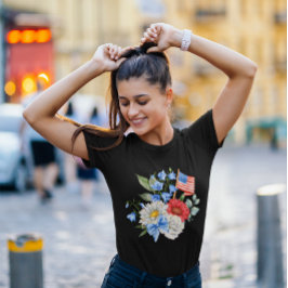Camiseta Ramo floral patriótico con bandera americana y laz
