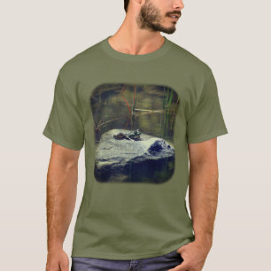 Camiseta Rana Bullfrog En Rock In Pond Nature 