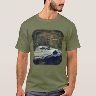 Camiseta Rana Bullfrog En Rock In Pond Nature