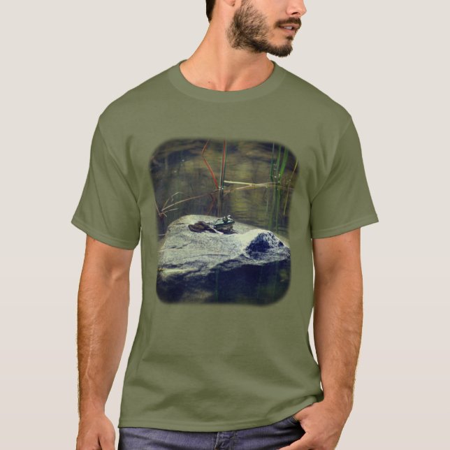 Camiseta Rana Bullfrog En Rock In Pond Nature  (Anverso)