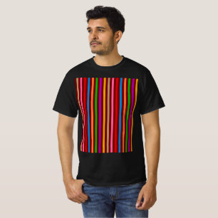 Camiseta Rayas Coloridas Sobre Diseño De Patrón Rojo