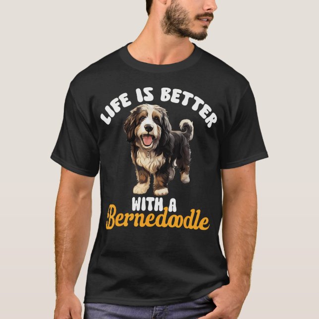 Camiseta Raza de perro Bernedoodle La vida de las mascotas  (Anverso)