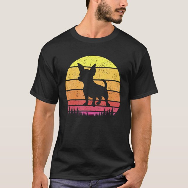 Camiseta Raza de silueta de chihuahua retro de perro (Anverso)