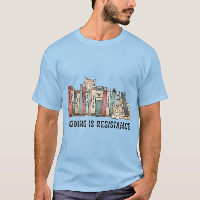 Camiseta Reading Is Resistance Cat & Books  –T-Shirt (Anverso)