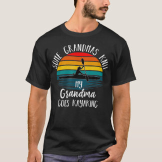 Camiseta Real Grandmas My Grandma Goes Kayaking Kayak Canoe