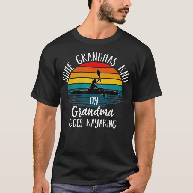 Camiseta Real Grandmas My Grandma Goes Kayaking Kayak Canoe (Anverso)
