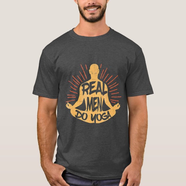 Camiseta Real Men Do Yoga  Man Yoga Pose (Anverso)
