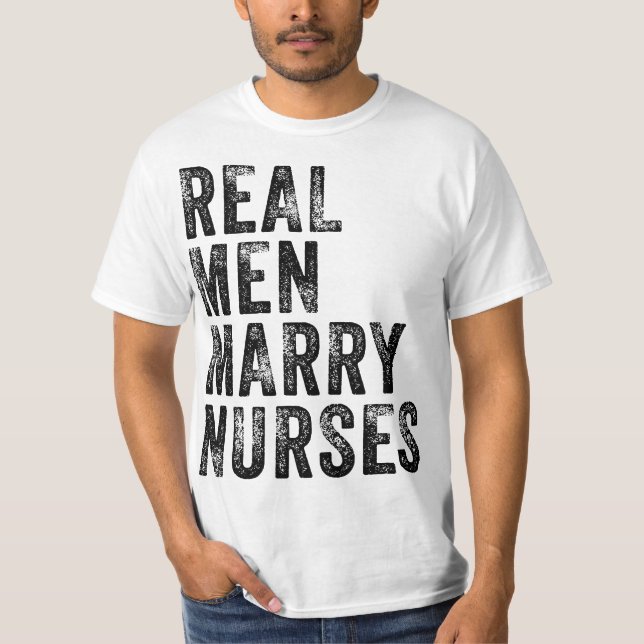 Camiseta Real Men Marry Nurses Future Husband Wife Engageme (Anverso)