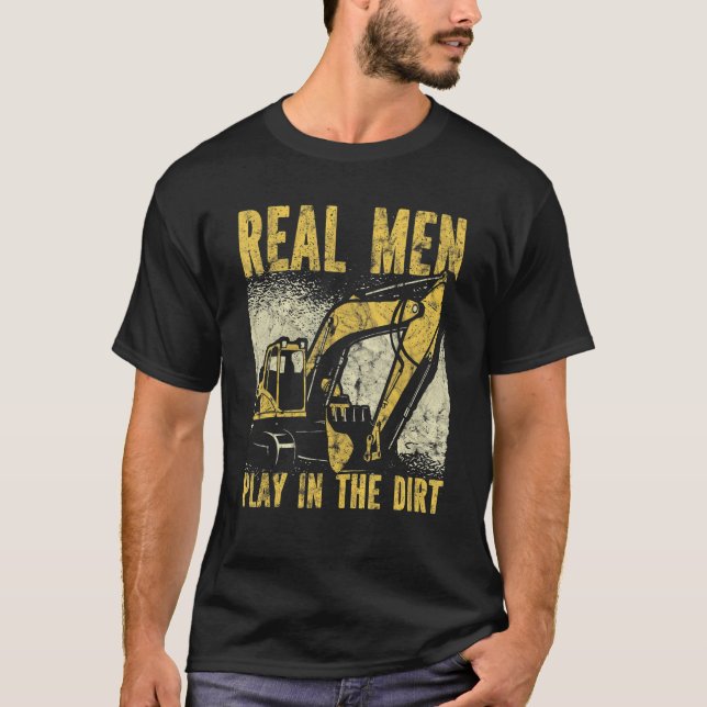 Camiseta Real Men Play In The Dirt Excavator (Anverso)