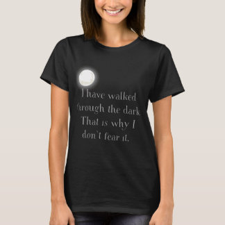 Camiseta Rebel Tribe™ “Caminó a través de la oscuridad” Luz