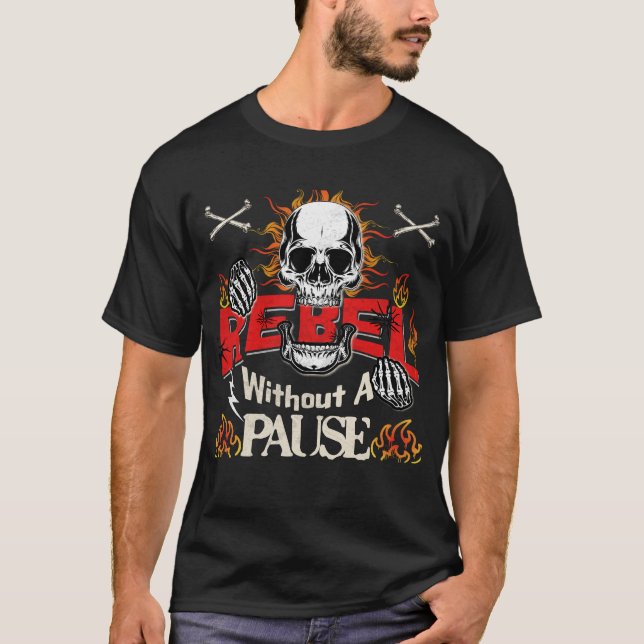 Camiseta Rebelde Sin Una Pausa Desafiante Calavera (Anverso)