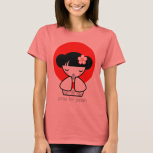 Camiseta Recen por la muñeca japonesa Kokeshi