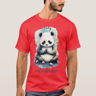 Camiseta Recen y estén agradecidos con los pandas de yoga