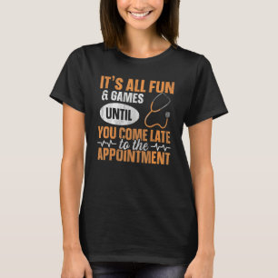 Camiseta Recepcionista clínico para un servicio de atención