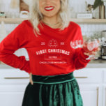 Camiseta Recién casada la primera Navidad como la señora Ca<br><div class="desc">¡Celebra la primera Navidad como mujer casada con este divertido tee de manga larga! La ropa perfecta para una sesión de fotos festiva,  esta camisa hará sonreír a cualquier recién casada. Se puede personalizar según sus necesidades. © Gorjo Designs. Hecho para ti a través de la plataforma Zazzle.</div>