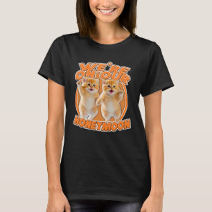 Camiseta Recién casados con gatos cortos estamos en nuestro