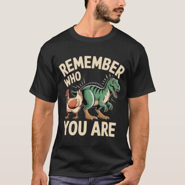Camiseta Recuerda Quién Eres – Pollo-Din Funny Evolution (Anverso)