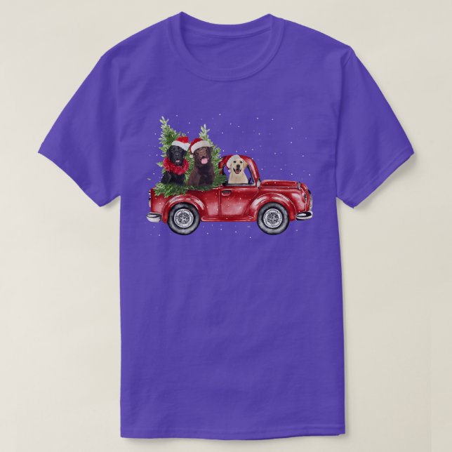 Camiseta Recuperador de Labrador viajando en camioneta roja (Diseño del anverso)
