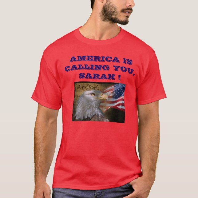 CAMISETA RED-AMERICA LE ESTÁ LLAMANDO, SARAH (Anverso)
