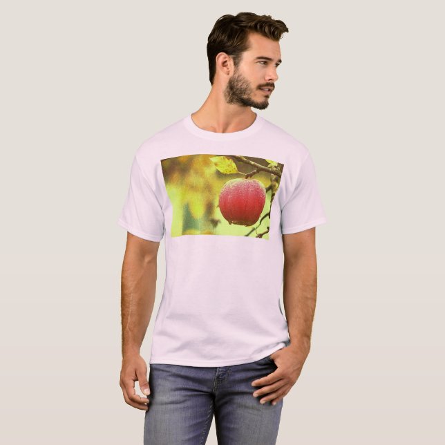 Camiseta "Red Apple on Tree" Foto Cute. ¡Hazte con una en Z (Anverso completo)