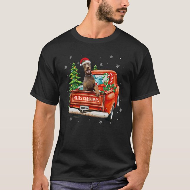 Camiseta Red Doberman Dog Ride Red Truck Navidades Dog Paj (Anverso)