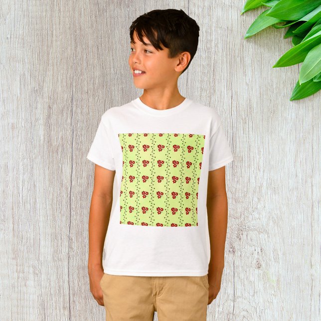 Camiseta Red Floral Vine Pattern on Light Green (Subido por el creador)