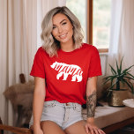Camiseta Red Mama Bear<br><div class="desc">Prendas de vestir personalizado con la imagen moderna de Mama Bear. Visite nuestra tienda para conocer el diseño de Baby Bear. Haga clic en Personalizar para personalizar el diseño con su propio texto e imágenes. Elija entre una amplia gama de estilos y colores de camisa.</div>