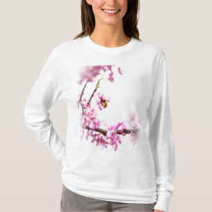 Camiseta Redbud y Honeybee en primavera
