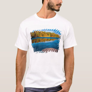 Camiseta Reflejos de primera hora de la tarde en las aguas 