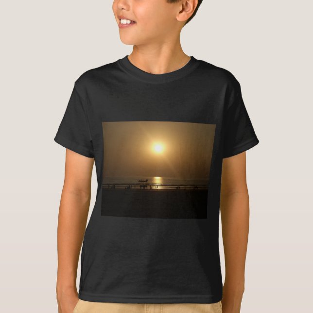 Camiseta Reflexión sobre la puesta de sol en verano dorado  (Anverso)