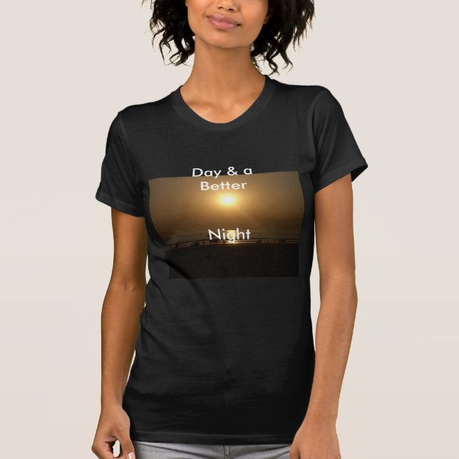 Camiseta Reflexión sobre la puesta de sol en verano dorado  (Anverso)