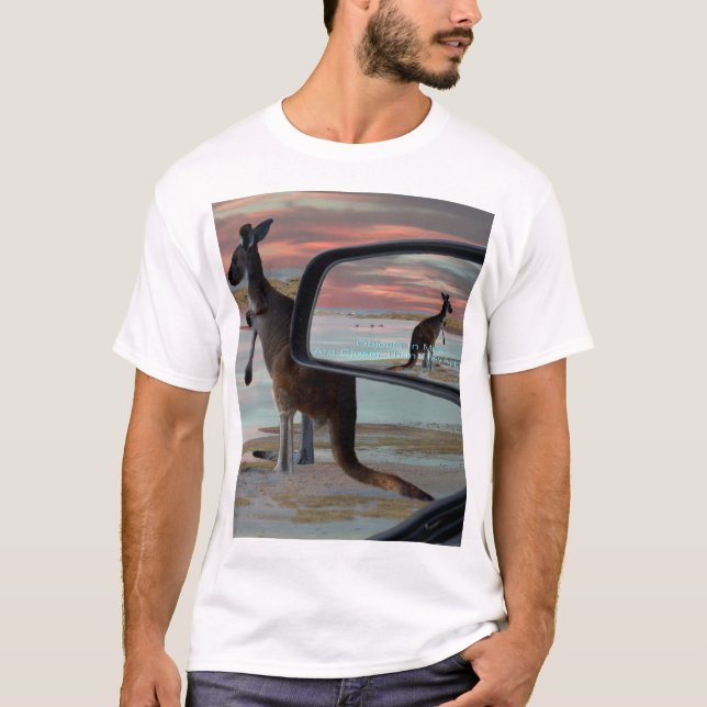 Camiseta "Reflexiones de lo salvaje: Un canguro en la playa (Anverso)