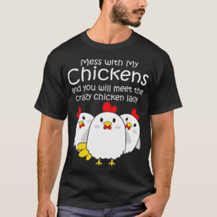 Camiseta Regalo de agricultora de pollo loca en el patio tr