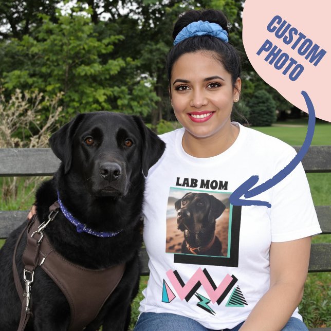 Camiseta Regalo de fotos de perros de Personalizado de mamá (Lab Mom Custom Dog Photo Gift for Labrador Owner T-Shirt)