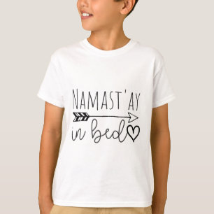 Camiseta Regalo divertido de Namastay en la cama Yoga Chica