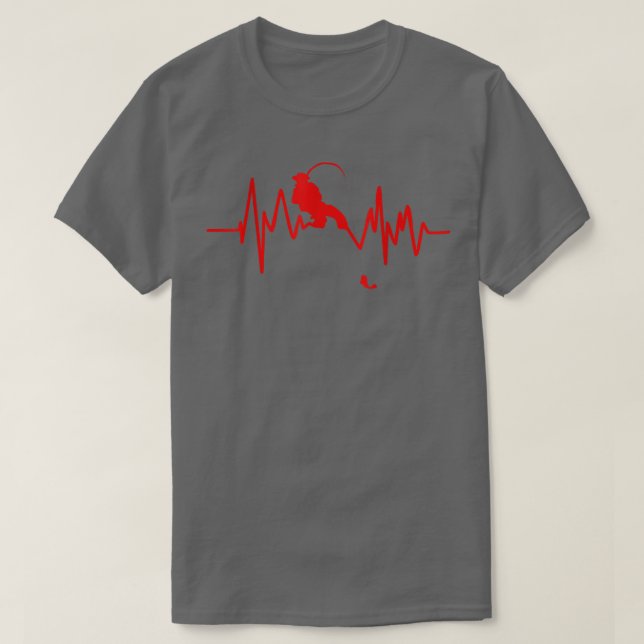 Camiseta Regalo divertido de pescador con corazón latiendo  (Diseño del anverso)