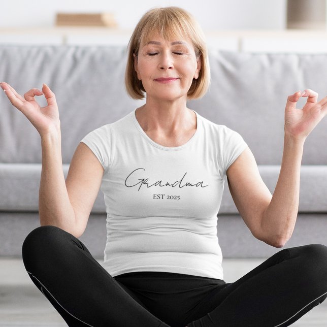 Camiseta Regalo Personalizado de la abuela minimalista EST  (Subido por el creador)