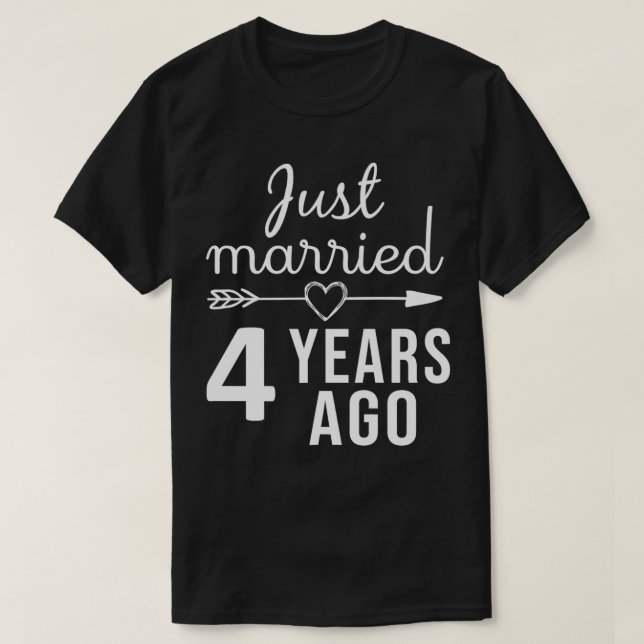 Camiseta Regalos de cuarto aniversario de matrimonio recién (Diseño del anverso)