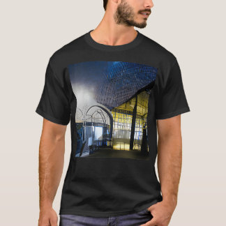 Camiseta Reimaginado por la luz industrial y la fantasía má